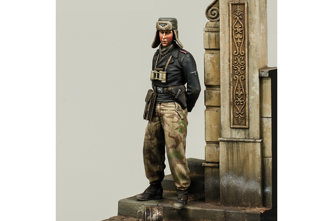 Galería: Panzertruppen with arms backguard; Royal Model 1/35